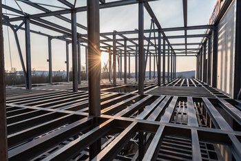 Stahlkonstruktionen für drei neue Industriehallen