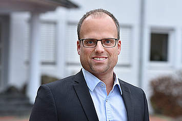 Marco Soldan Geschäftsführer C + P Leichtmetallbau
GmbH & Co. KG Angelburg. Marco Soldan Geschäftsführer C + P Leichtmetallbau
GmbH & Co. KG Angelburg.