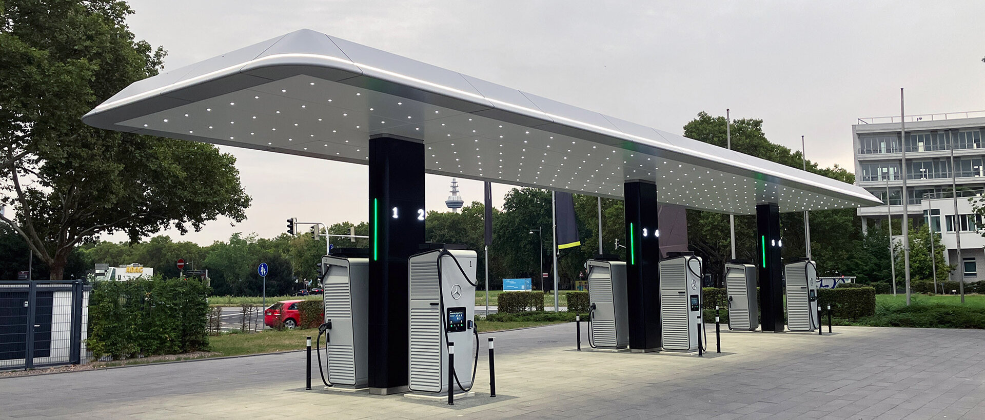 C + P Referenzen | Mercedes-Benz HPC Charging Hub
