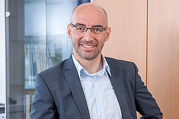 Dipl.-Wirtsch.-Ing. Jörg Schwarz Chief Executive Officer C + P Dynamic Living Sources
GmbH & Co. KG Angelburg. Dipl.-Wirtsch.-Ing. Jörg Schwarz Chief Executive Officer C + P Dynamic Living Sources
GmbH & Co. KG Angelburg.