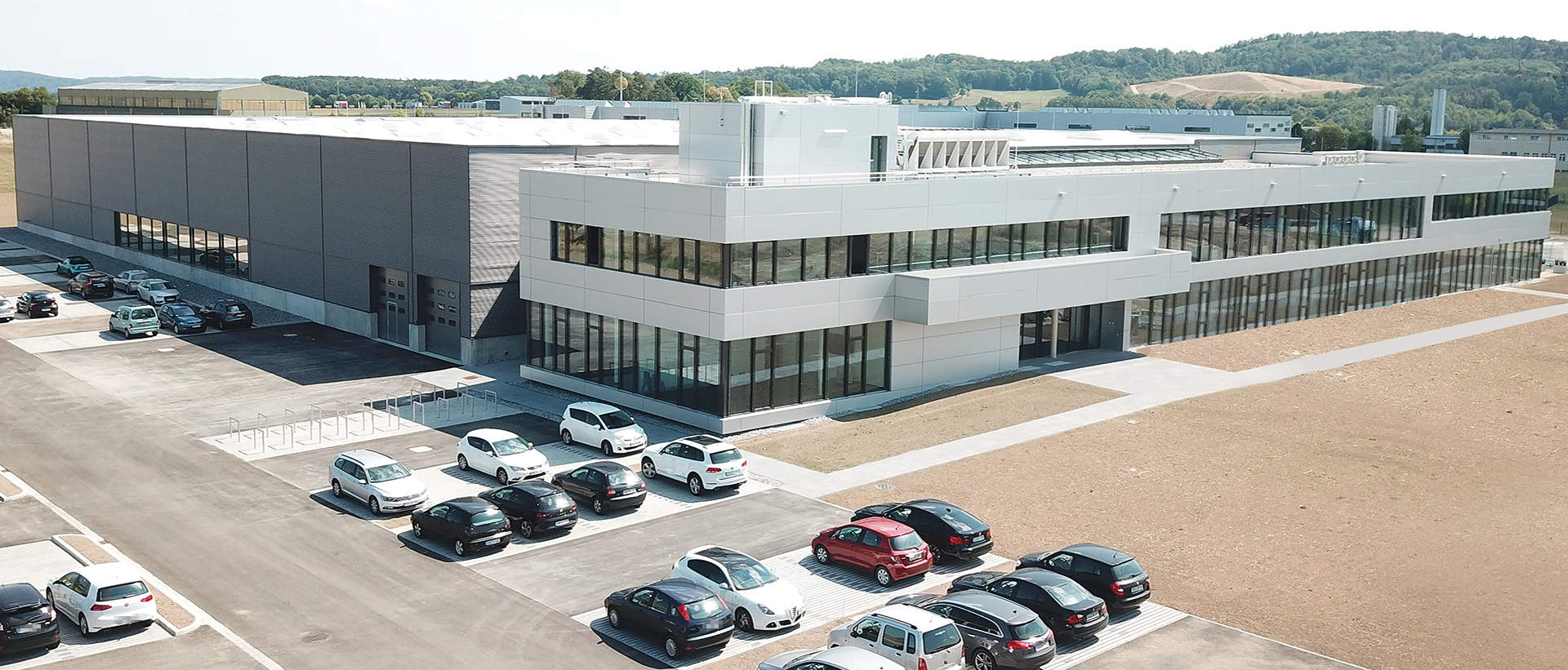 C + P Referenzen | Fassade Firmensitzneubau