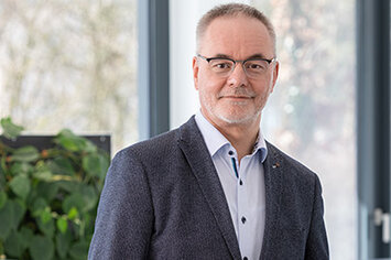 Dipl.-Ing. (TU), LL.M. (com) Michael Steeger Chief Executive Officer C + P Industrietechnik
GmbH & Co. KG Freiberg.