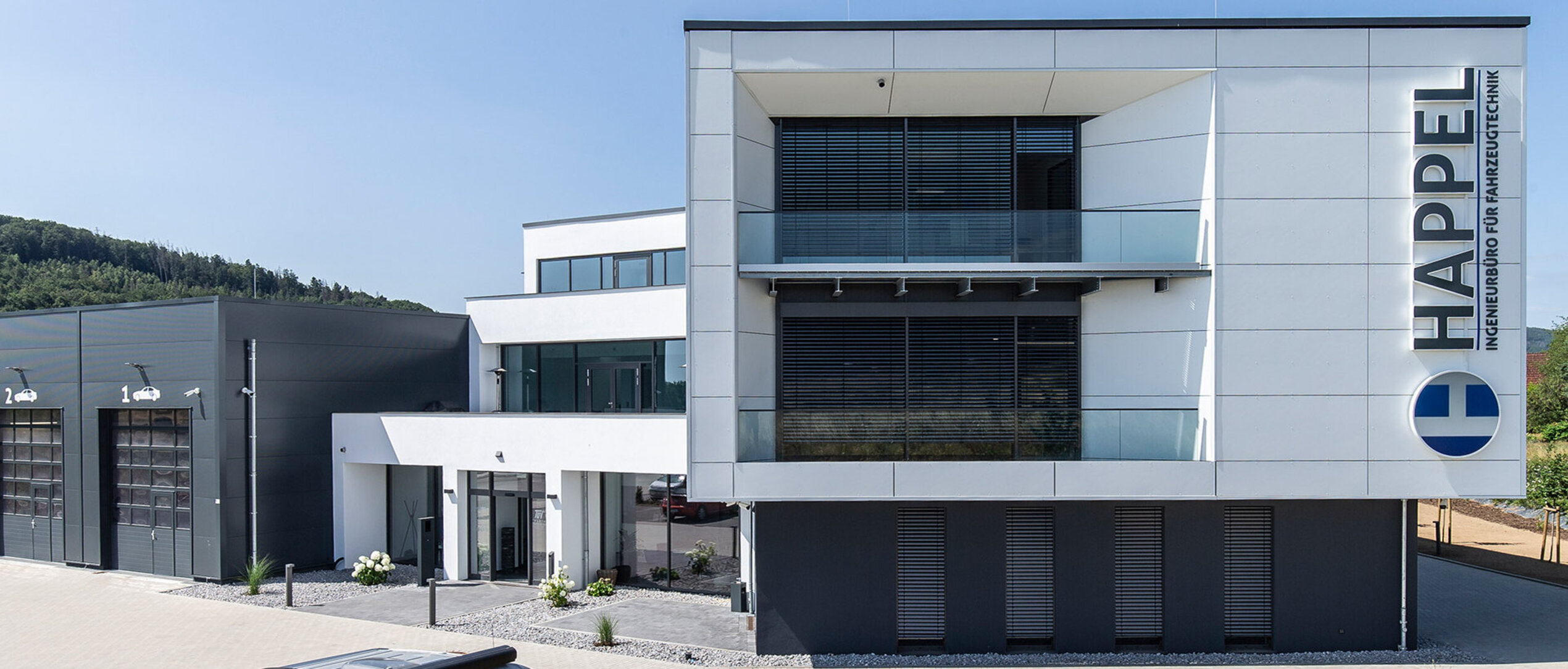 C + P Referenzen | TÜV-Prüfstelle inklusive Bürogebäude