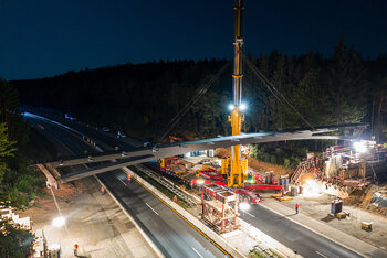 Fußgängerbrücke über die Autobahn A7