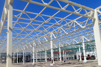 Neue Stahlhalle als Werkserweiterung