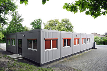 Modular dining hall for a school