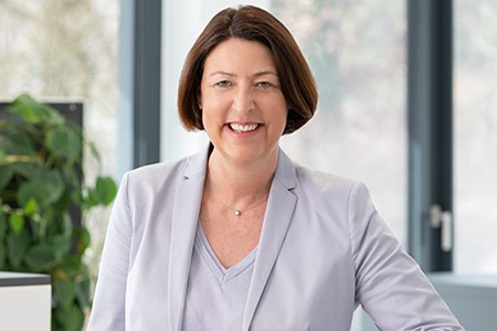 Dipl.-Angl. (Betriebswirtschaft) Ulrike Bonacker Personalleiterin, Prokuristin Christmann & Pfeifer Construction
GmbH & Co. KG Angelburg. Dipl.-Angl. (Betriebswirtschaft) Ulrike Bonacker Personalleiterin, Prokuristin Christmann & Pfeifer Construction
GmbH & Co. KG Angelburg.