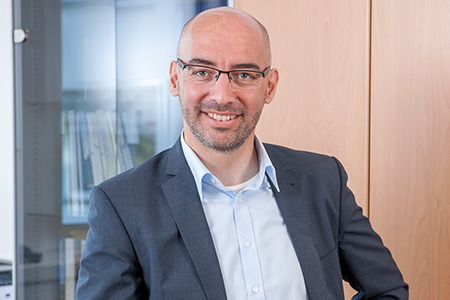 Dipl.-Wirtsch.-Ing. Jörg Schwarz Geschäftsführer C + P Dynamic Living Sources
GmbH & Co. KG Angelburg. Dipl.-Wirtsch.-Ing. Jörg Schwarz Geschäftsführer C + P Dynamic Living Sources
GmbH & Co. KG Angelburg.