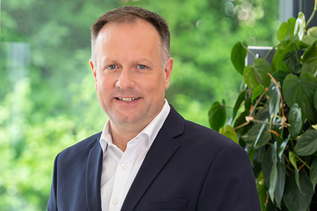Dipl.-Ing. Thorsten Graf Geschäftsführer C + P Industriebau
GmbH & Co. KG Angelburg. Dipl.-Ing. Thorsten Graf Geschäftsführer C + P Industriebau
GmbH & Co. KG Angelburg.