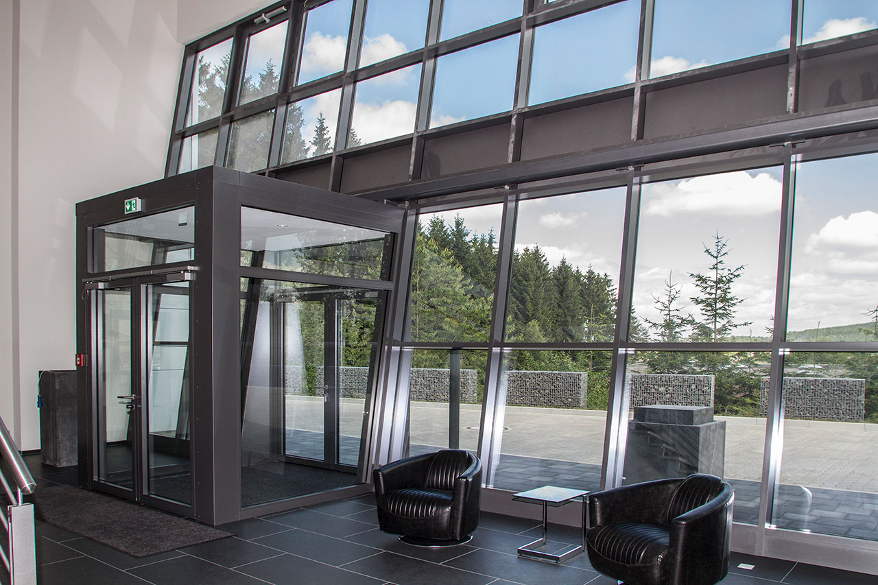 C + P Referenzen | Produktionshalle mit Büro